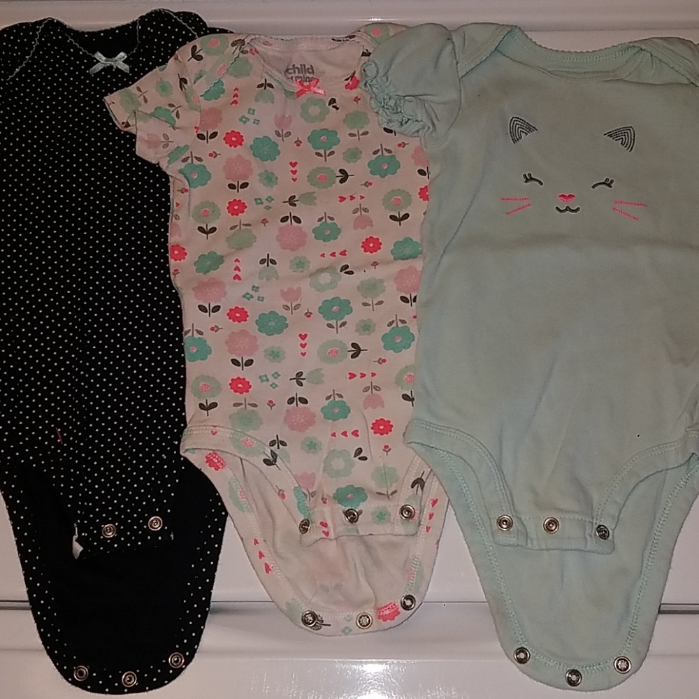 6-12 Short Sleeve Carters Bodysuits Bundle